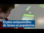 El plan de Ayuso antipantallas se hace popular entre padres de toda España