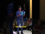 Una presa abraza y besa al Papa en su visita a Brians 1