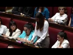 Flash mob M5S con cartelli in Aula su divario genere e occupazione femminile
