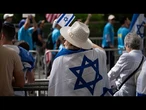 Des milliers de personnes participent au défilé annuel de la Journée d’Israël à New York