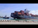 La nave israeliana Zim Virginia entra nel porto di LIVORNO tra le proteste dei lavoratori