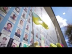 Giorno indipendenza Ucraina, Zelensky in abiti tradizionali con moglie e Carney omaggia Muro memoria