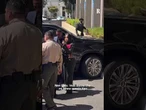 Cardi B lancia un pennarello dopo una domanda inappropriata sulla gravidanza