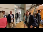 Risultati Europee, Elly Schlein lascia la sala al termine dell'assemblea con i gruppi parlamentari