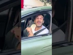 Motorista xinga e joga spray em mulher: 'Vagabundas não respeitam trânsito'; veja vídeo