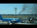Incendio in un campo nomadi a Milano, alta colonna di fumo