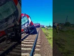 HORROR NA PRZEJEŹDZIE! Pociąg zmiażdżył ciężarówkę! Służby w akcji!