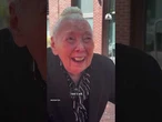96-year-old French fan befriends her new "neighbors," the French men's national team