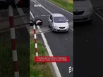 Polonia, auto sfonda il passaggio a livello e viene investita dal treno