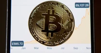 Indie przeceniają bitcoina. Obawy o interwencję USA