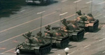 Tank Man: Zdjęcie protestującego na Tiananmen usunięte w wyszukiwarce Bing przez "błąd ludzki"