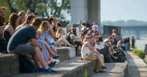Katastrofa demograficzna po polsku. Psycholog mocno o wychowaniu młodzieży