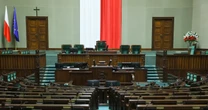 Najnowszy sondaż partyjny. Koalicja się sypie, PiS wraca do władzy