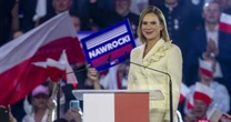18 lat służy Polsce. Ma pozwolenie na broń. Tyle zarabia Marta Nawrocka