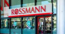Ukryte promocje w Rossmannie. Spotkałeś już żółte etykiety? To produkty nawet za 0,99 zł