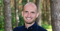 Rozstanie go nie zatrzymuje. Rafał nie został sam po zerwaniu