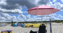 Cennik z polskiej plaży rozsierdził internautów. Ale taniej jest tylko w jednym państwie