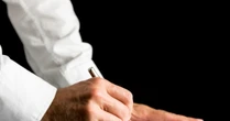UOKiK przestrzega przed korzystaniem z usług firm oferujących pomoc w spłacie zadłużenia