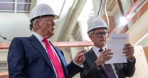 Trump odwiedził bank centralny. Na oczach kamer pokłócił się z szefem Fed