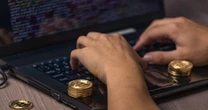 Wyrzucił bitcoiny za 400 milionów dolarów. Chce przeszukać wysypisko i grozi pozwem
