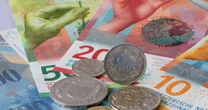 Waluta uznawana za ostoję na trudne czasy. Pozostaje "uporczywie" mocna