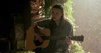 Scena z gitarą miała szczególne znaczenie. To coś więcej niż występ