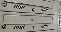 "R" na skrzynce pocztowej. Mało kto wie, co znaczy, sam nie przyklejaj