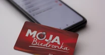 Karta Moja Biedronka ma ukrytą funkcją. Mało kto wie, że wystarczy kliknąć w aplikacji