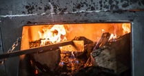 Badanie: Ponad 50 proc. Polaków chce wprowadzenia zakazu palenia węglem