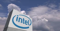 Intel na celowniku inwestorów i rządu USA. Kurs akcji mocno w górę