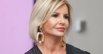 Joanna Racewicz w czarnej zmysłowej kreacji. Zapozowała wraz z przyjaciółką. "Piękne i zmysłowe"