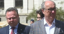 Wiceminister na urlopie, do rządu już nie wróci. Wicemarszałek staje w jego obronie