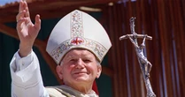 Polskie monety z papieżem. Na aukcjach płacą za nie krocie