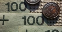Złoty kończy tydzień w stabilnej kondycji, ale Trump miesza na rynkach