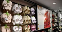 Buty słynnej marki sprzedają się gorzej. Spada liczba zamówień, miliardowe straty