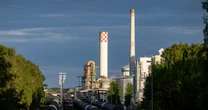 Niemiecka rafineria truje Polskę? Minister klimatu chce wyjaśnień