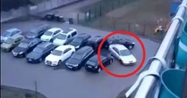 Pijany kierowca bez prawa jazdy rozbijał inne auta na parkingu