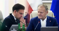 Deficyt i dług rosną, premier ostrzega. Ale kostki domina już się sypią