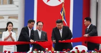 Kim Dzong Un świętuje "największy sukces roku". Ale uwagę zwróciła jego żona