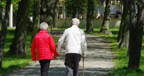 ZUS 350 zł wyśle bez wniosku. Wystarczy, że masz tyle lat