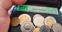 Pierwsze czternastki już na kontach seniorów. Wielu otrzyma tym razem mniej