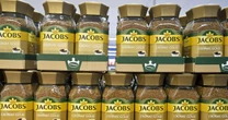 Konsumenci wściekli na Jacobs. Oskarżają producenta o oszustwo. Poszło o nowy skład i cenę