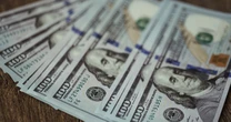 Dolar skazywany na spadki. Taka ma być korzyść złotego i euro
