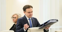 Minister finansów nie kryje radości. Ekonomiści studzą entuzjazm