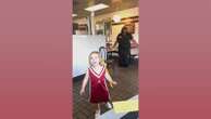 Girl leads 'Let It Go' sing-along at Waffle House