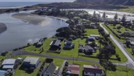 A New Zealand father who evaded authorities with his 3 children for years shot dead