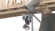 Semi truck driver recalls harrowing details of Louisville bridge rescueSydney Thomas spoke exclusively to ABC News affiliate WHAS.5/17/2024 07:38:00 EDT