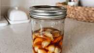 How to make fermented garlic honey for cold season