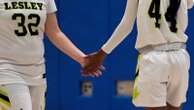 One-armed basketball player makes women's Division III history with basket