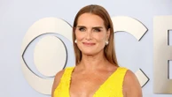 Brooke Shields shows off her Crocs footwear at the 2024 Tony AwardsShoutout to all the Crocs girlies.6/17/2024 12:20:00 EDT